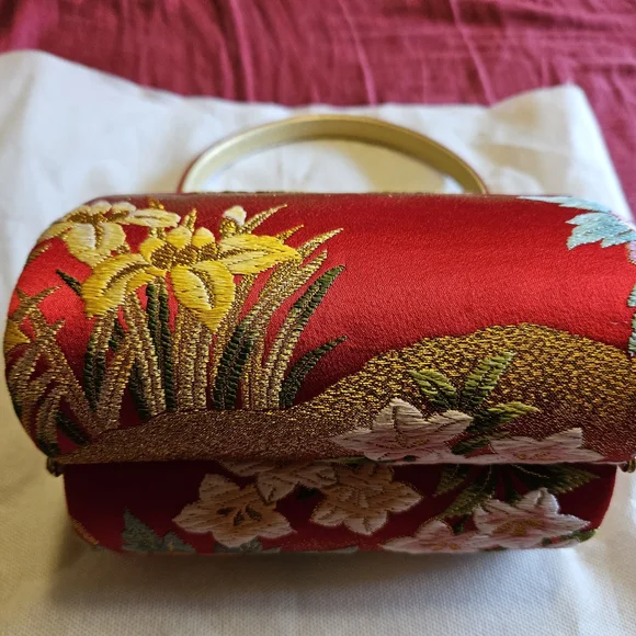 Red Floral Structured Top-Handle Women's Bag - Picture 3 of 3